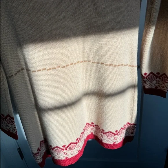 Chanel cashmere dress - Picture 7 of 9